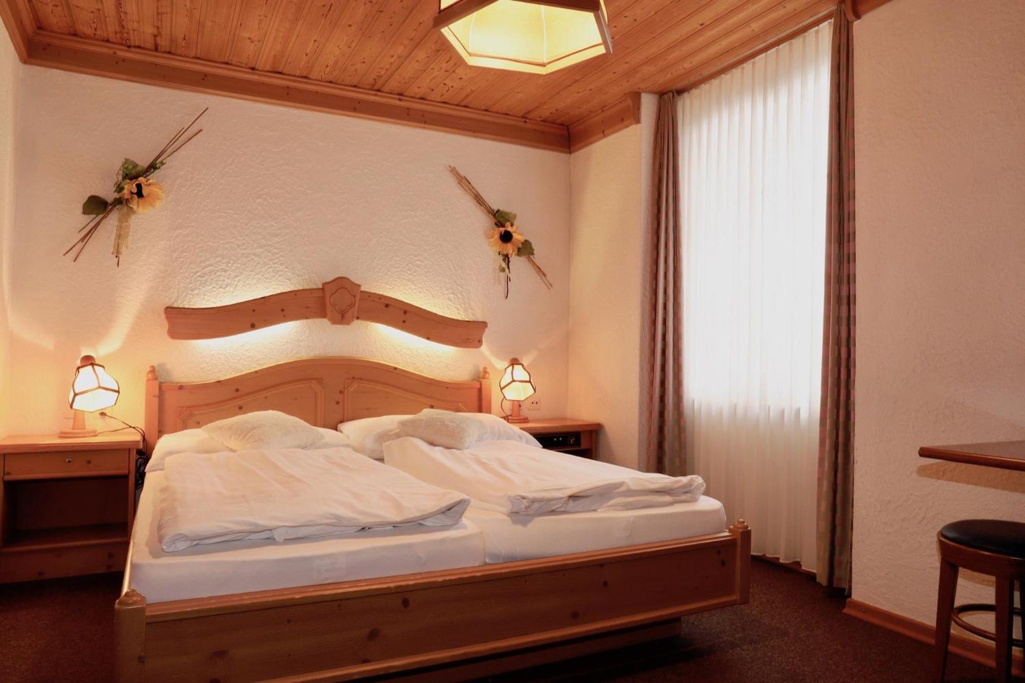 Hotel-Restaurant Weisses Kreuz Breitenbach Buitenkant foto