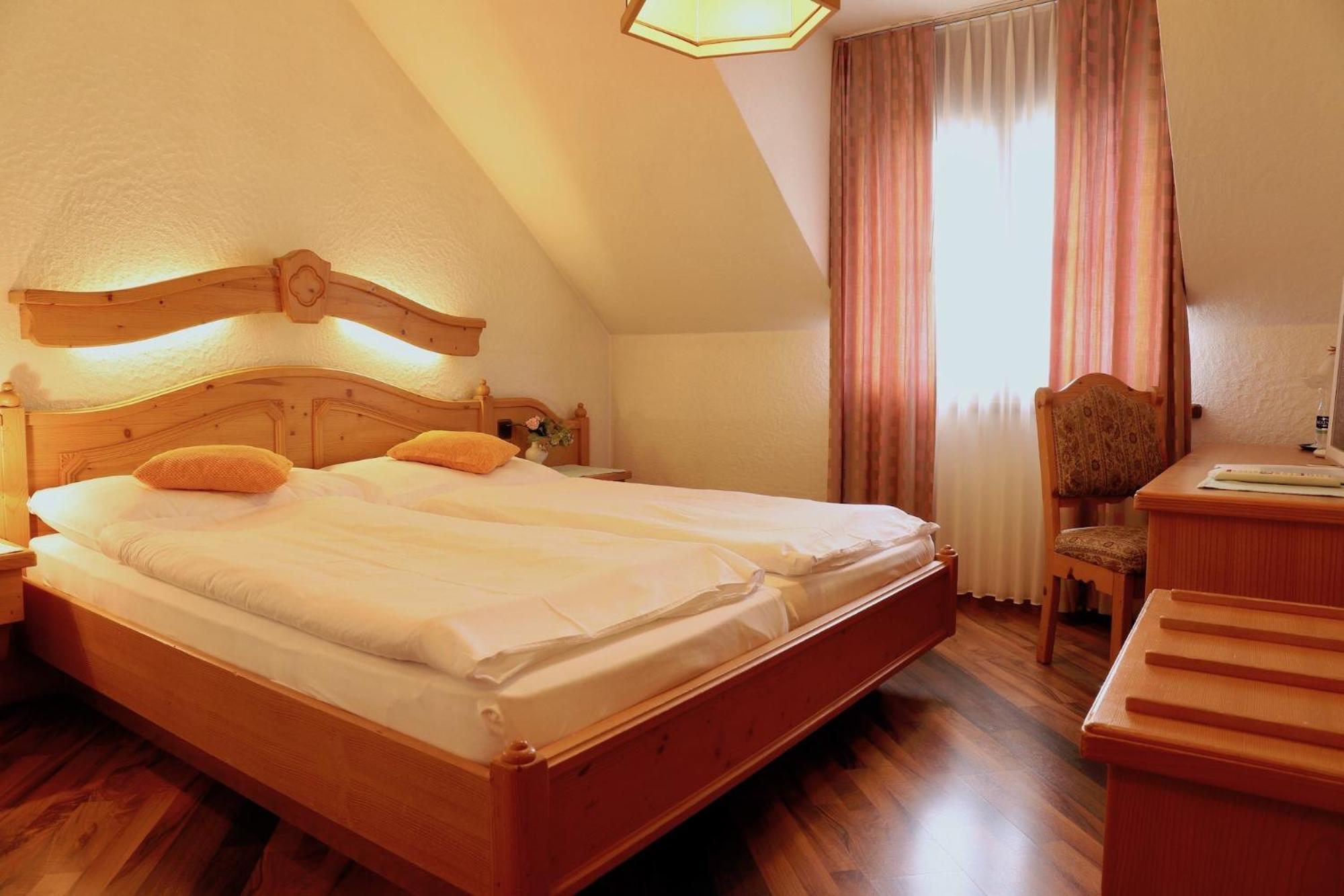 Hotel-Restaurant Weisses Kreuz Breitenbach Buitenkant foto