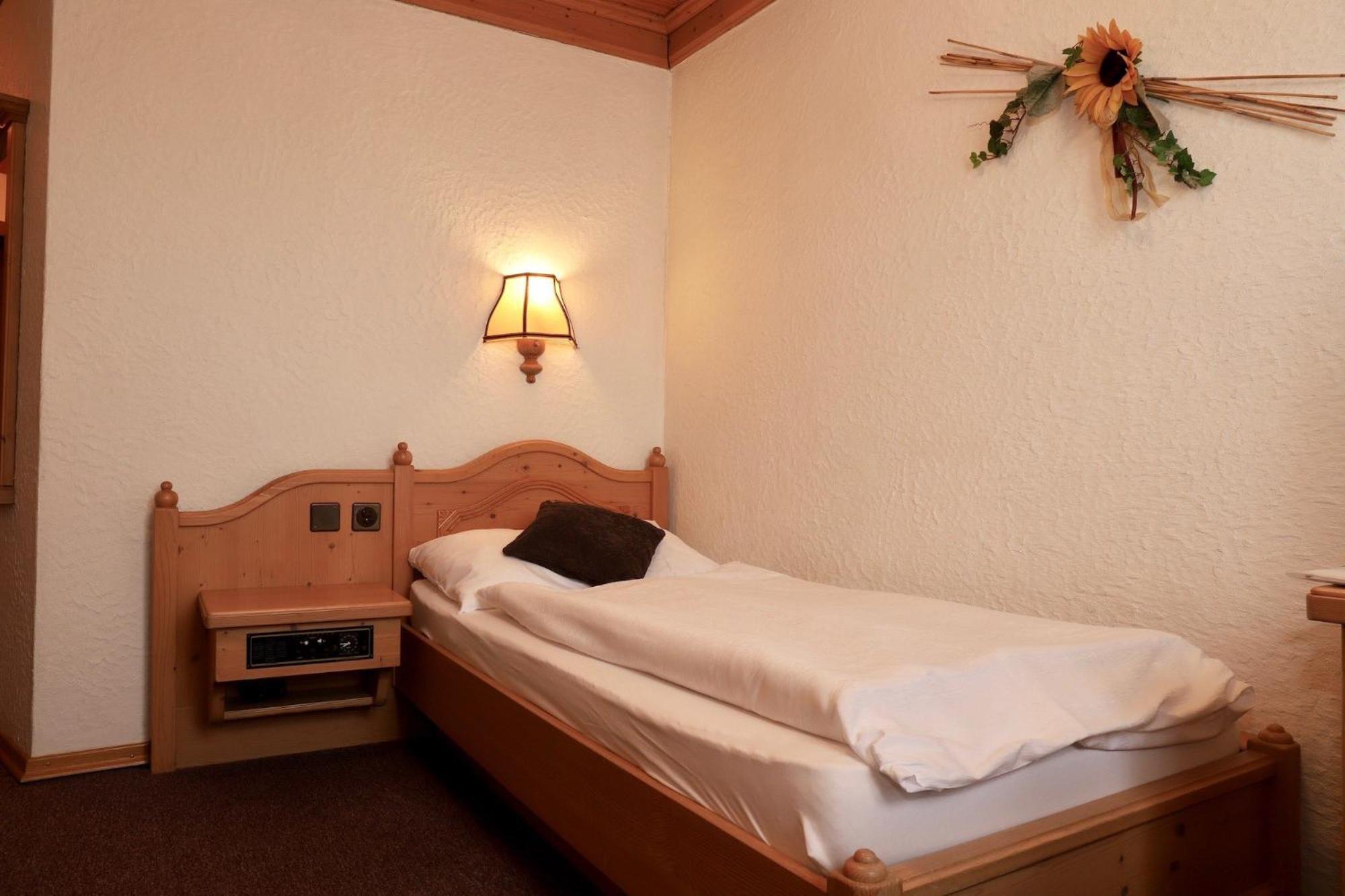 Hotel-Restaurant Weisses Kreuz Breitenbach Buitenkant foto