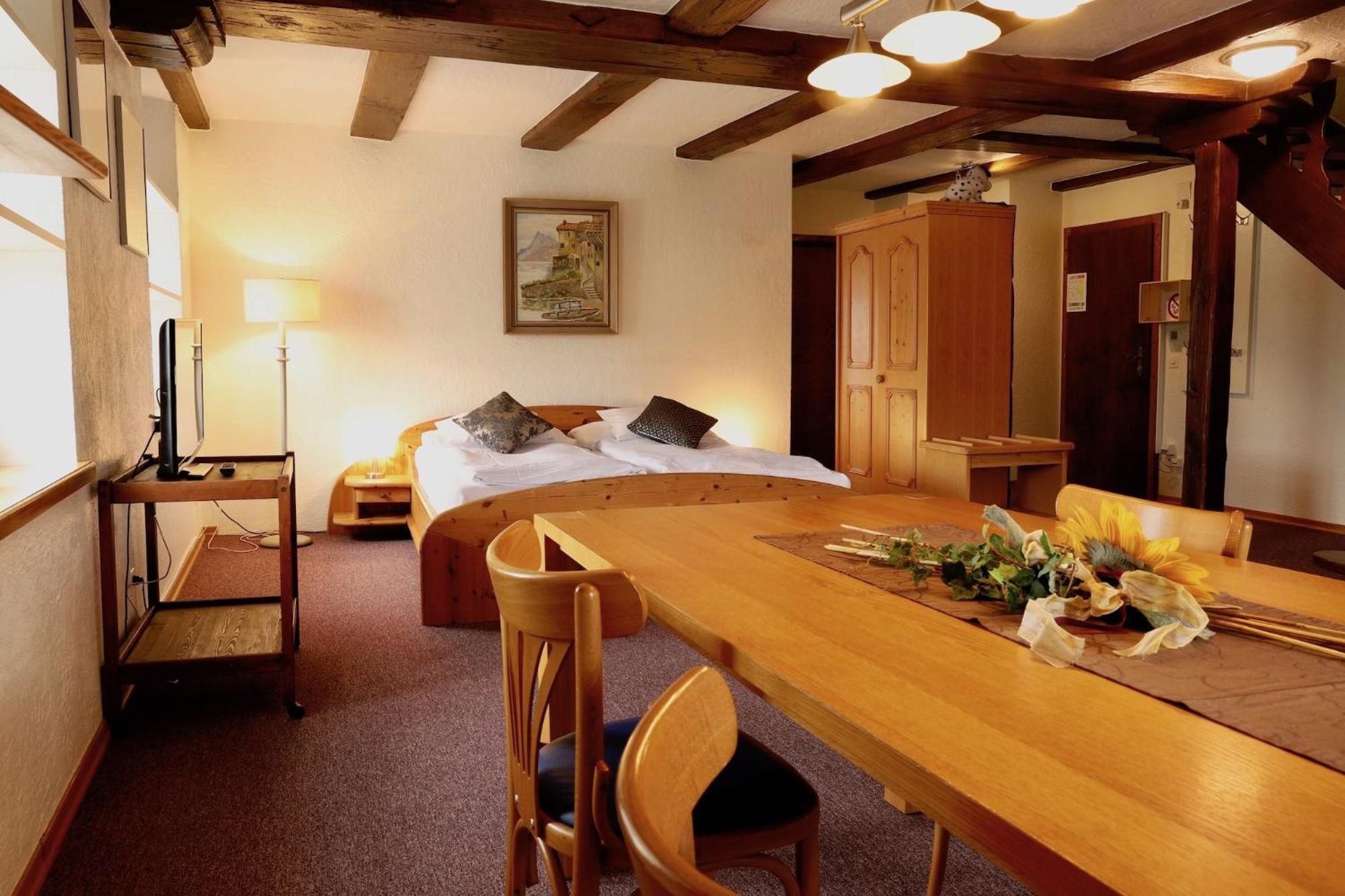 Hotel-Restaurant Weisses Kreuz Breitenbach Buitenkant foto