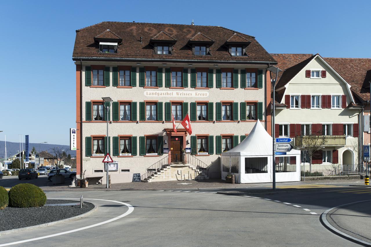Hotel-Restaurant Weisses Kreuz Breitenbach Buitenkant foto