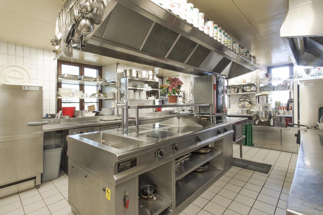 Hotel-Restaurant Weisses Kreuz Breitenbach Buitenkant foto